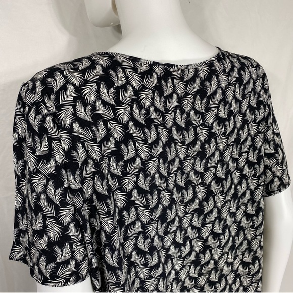 H&M Tiny Feather Print Short Sleeve Viscose Blouse - Picture 3 of 7